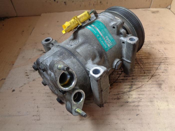 Air conditioning pump from a Peugeot 307 (3A/C/D) 1.6 16V 2003