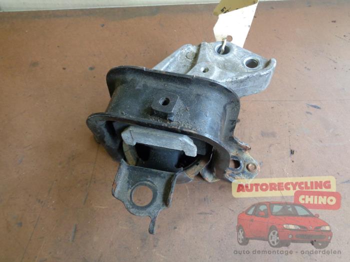 Used Engine mount Toyota Yaris (P1) 1.0 16V VVT-i Price € 19,00 Margin scheme offered by Autorecycling Chino B.V.