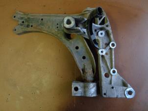 Used Front lower wishbone, left Seat Leon (1P1) 1.6 Price € 50,00 Margin scheme offered by Autorecycling Bart