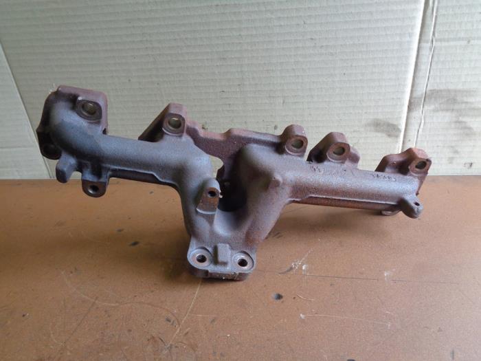 Exhaust manifold from a Ford Ka II 1.3 TDCi 16V 2011