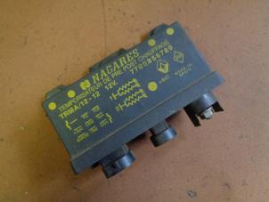 Used Glow plug relay Renault 19 Phase II/III (B/C53) 1.9 RL/RN Price € 20,00 Margin scheme offered by Autorecycling Bart