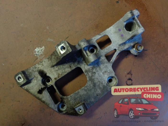Gebrauchte Dynamostütze unten Seat Leon (1P1) 1.6 Preis € 35,00 Margenregelung angeboten von Autorecycling Chino B.V.