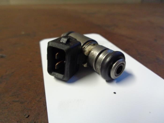 Injector (petrol injection) from a Fiat Panda (169) 1.1 Fire 2005