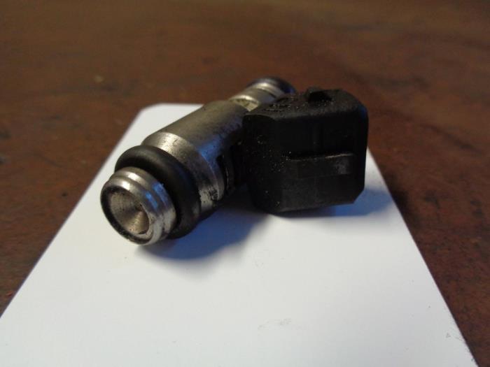 Injector (petrol injection) from a Fiat Panda (169) 1.1 Fire 2005