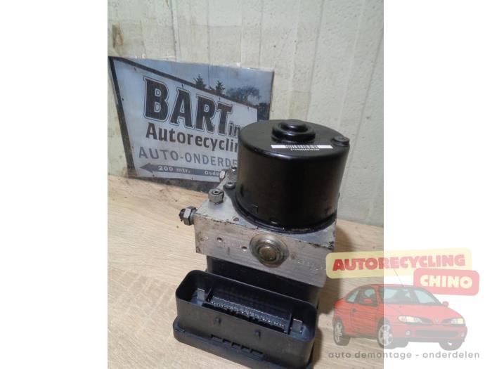 Usagé Pompe ABS Volvo V50 (MW) 1.6 16V Prix € 58,00 Règlement à la marge proposé par Autorecycling Chino B.V.