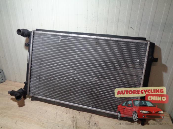 Usagé Radiateur Volkswagen Golf V (1K1) 1.6 Prix € 38,00 Règlement à la marge proposé par Autorecycling Chino B.V.