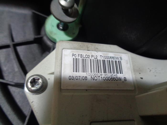 Heating and ventilation fan motor from a BMW 1 serie (E82) 120d 16V 2008