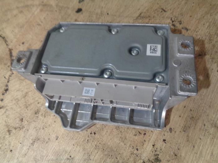 Airbag Module from a BMW 1 serie (E82) 120d 16V 2008