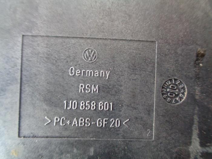 Porte-gobelet d'un Volkswagen Golf IV (1J1) 1.4 16V 2002