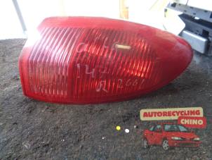 Usados Luz trasera derecha Alfa Romeo 147 (937) 1.6 HP Twin Spark 16V Precio € 14,00 Norma de margen ofrecido por Autorecycling Chino B.V.
