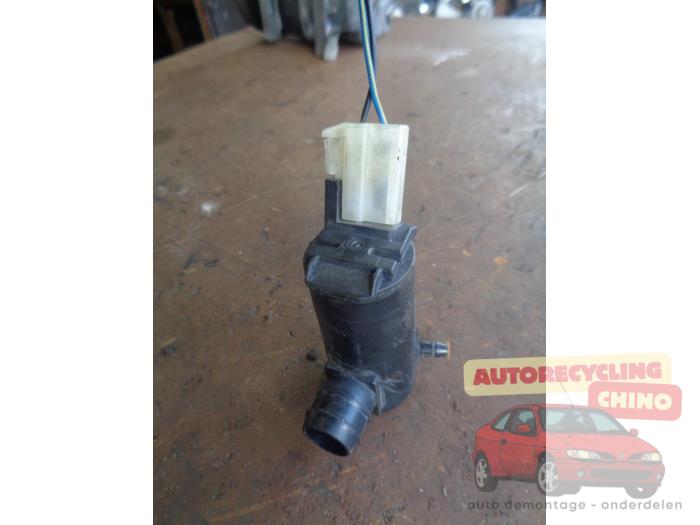 Begagnade Pump, vindrutespolare Mazda Premacy 1.8 16V Exclusive HP Pris € 8,00 Marginaltabell erbjuds av Autorecycling Chino B.V.