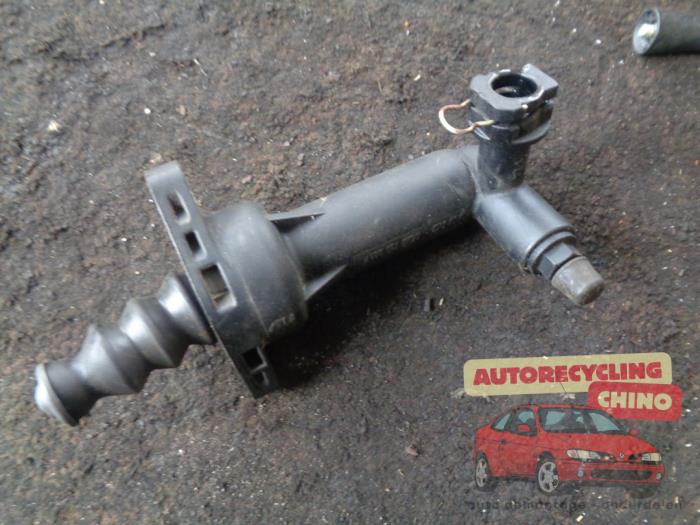 Clutch slave cylinder