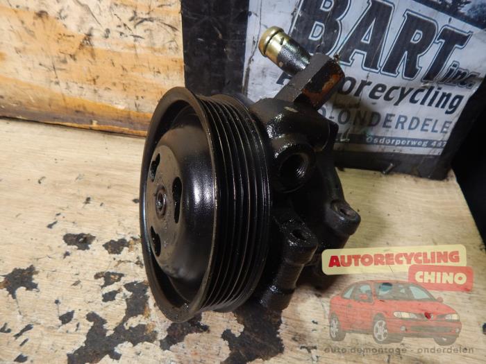 Usagé Pompe de direction Ford Fusion 1.4 16V Prix € 31,00 Règlement à la marge proposé par Autorecycling Chino B.V.