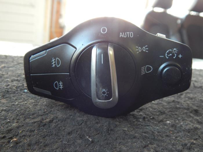Light switch from a Audi Q5 (8RB) 3.0 TFSI V6 24V Quattro 2014