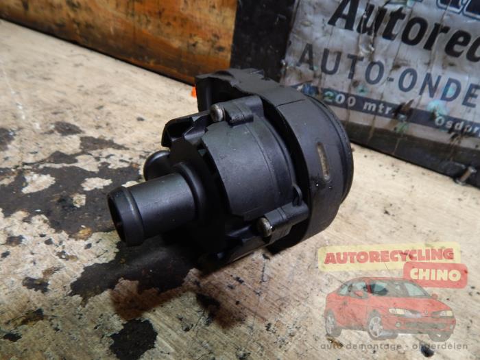 Begagnade Extra vattenpump Audi Q3 (8UB/8UG) 2.0 TDI 16V 150 Quattro Pris € 19,00 Marginaltabell erbjuds av Autorecycling Chino B.V.