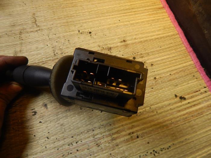 Interruptor de limpiaparabrisas de un Peugeot 206 (2A/C/H/J/S) 1.4 XR,XS,XT,Gentry 2000