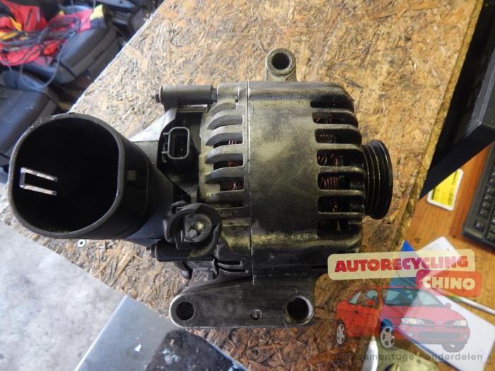 Begagnade Dynamo Ford Mondeo III 1.8 16V Pris € 35,00 Marginaltabell erbjuds av Autorecycling Chino B.V.
