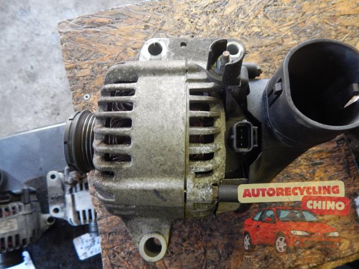 Begagnade Dynamo Ford Mondeo III 1.8 16V Pris € 35,00 Marginaltabell erbjuds av Autorecycling Chino B.V.