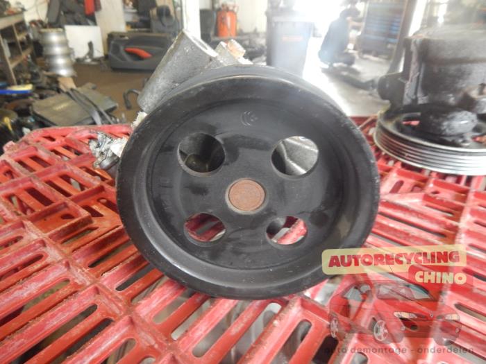 Begagnade Servostyrningspump Ford Fiesta 5 (JD/JH) 1.3 Pris € 25,00 Marginaltabell erbjuds av Autorecycling Chino B.V.
