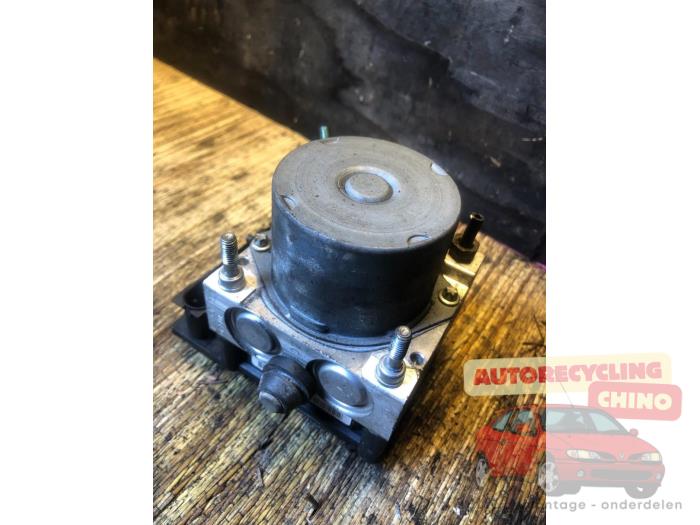 Begagnade ABS-pump Renault Clio III (BR/CR) 1.5 dCi 105 Pris € 35,00 Marginaltabell erbjuds av Autorecycling Chino B.V.