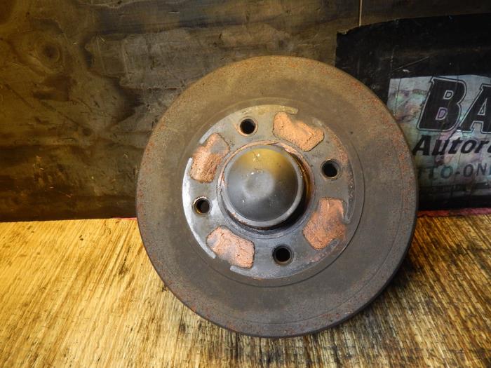 Rear brake drum from a Renault Clio II (BB/CB) 1.6 16V 2002