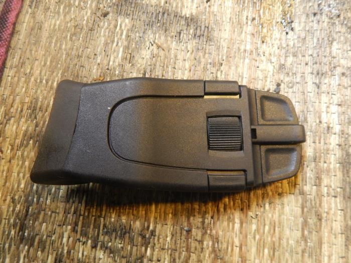 Steering wheel mounted radio control from a Seat Ibiza IV SC (6J1) 1.4 16V 2009