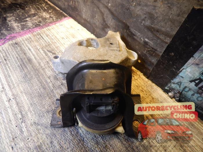 Used Engine mount Renault Kangoo Express (FW) 1.5 dCi 70 Price € 30,00 Margin scheme offered by Autorecycling Chino B.V.
