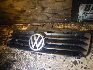 Usados Rejilla Volkswagen Polo IV (9N1/2/3) 1.4 16V Precio € 25,00 Norma de margen ofrecido por Autorecycling Bart