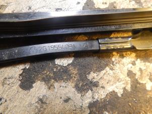 Used Front wiper arm Volkswagen Polo VI (AW1) 1.0 TSI 12V Price € 14,99 Margin scheme offered by Autorecycling Bart