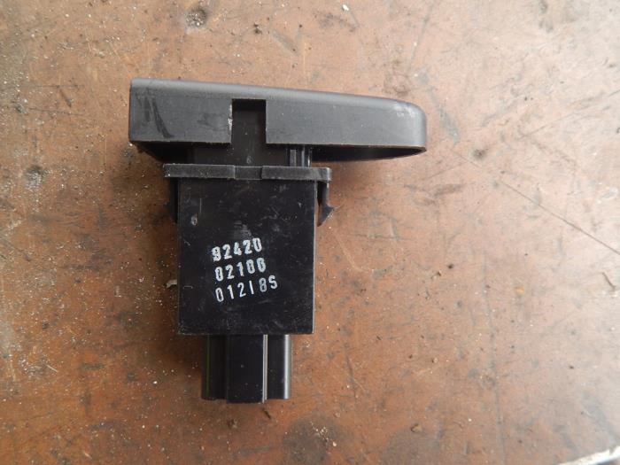Fog light switch from a Suzuki Alto (RF410) 1.1 16V 2004