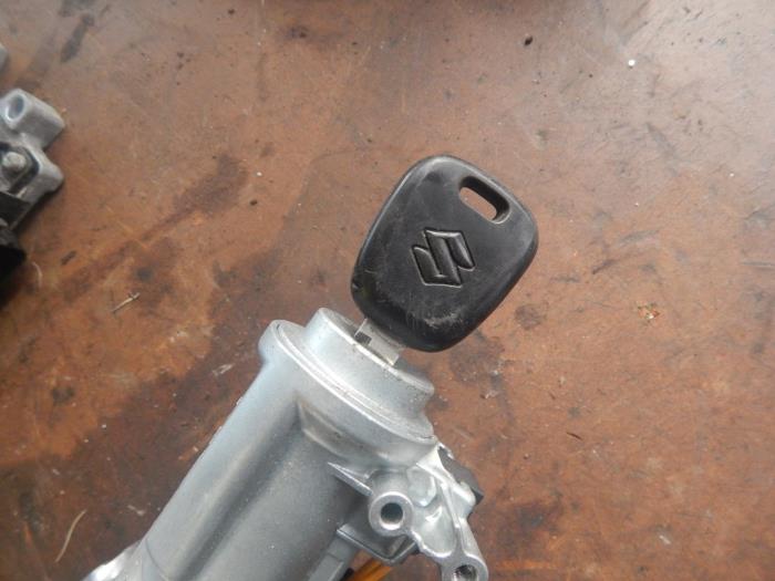 Gebrauchte Schlossset Suzuki Swift (ZA/ZC/ZD1/2/3/9) 1.5 VVT 16V Preis € 125,00 Margenregelung angeboten von Autorecycling Chino B.V.