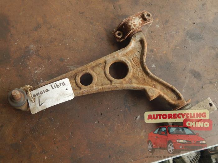 Gebrauchte Querlenker links vorne Lancia Lybra SW 2.0 20V Preis € 25,00 Margenregelung angeboten von Autorecycling Chino B.V.
