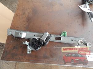 Usados Mecanismo de ventanilla de 4 puertas derecha delante Renault Scénic II (JM) 1.6 16V Bifuel Precio € 35,00 Norma de margen ofrecido por Autorecycling Chino B.V.