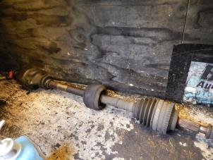 Used Front drive shaft, right Renault Clio II (BB/CB) 1.4 16V Price € 40,00 Margin scheme offered by Autorecycling Bart