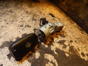 Used Ignition lock + key Renault Clio III (BR/CR) 1.5 dCi FAP Price € 60,00 Margin scheme offered by Autorecycling Bart