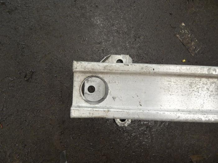 Front bumper frame from a Renault Clio III (BR/CR) 1.5 dCi FAP 2012