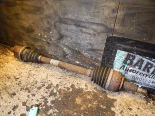 Used Front drive shaft, left Renault Scénic II (JM) 2.0 16V Price € 35,00 Margin scheme offered by Autorecycling Bart