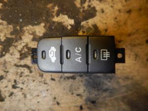 Used Air conditioning switch Honda Civic (EP/EU) 1.4 16V Price € 15,00 Margin scheme offered by Autorecycling Bart