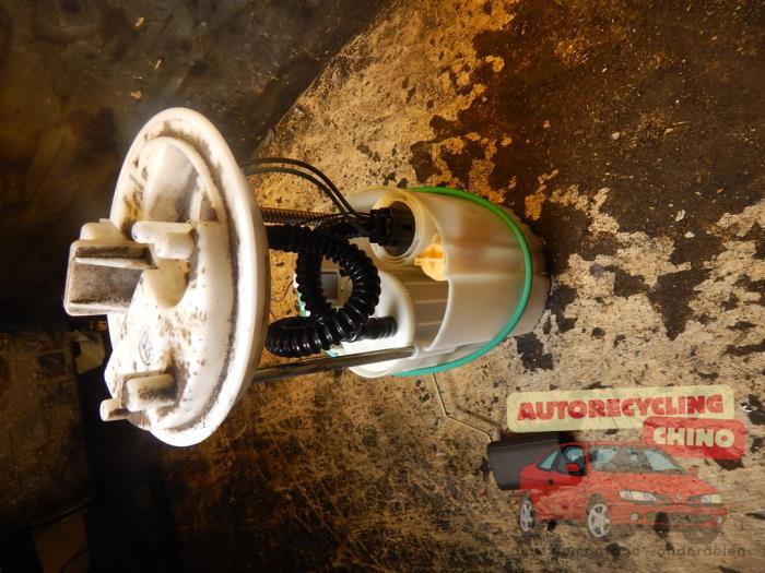 Begagnade Bensinpump Fiat Stilo (192A/B) 1.4 16V Pris € 25,00 Marginaltabell erbjuds av Autorecycling Chino B.V.