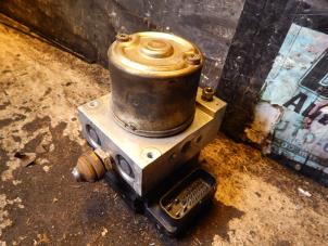 Usados Bomba ABS Suzuki Liana (ERC/ERD/RH4) 1.6 MPi 16V Precio € 35,00 Norma de margen ofrecido por Autorecycling Chino B.V.