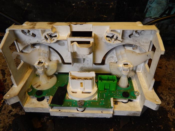 Panel de control de calefacción de un Suzuki Liana (ERC/ERD/RH4) 1.6 MPi 16V 2001