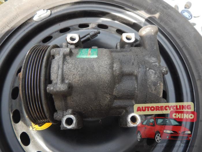 Usagé Pompe clim Alfa Romeo 147 (937) 1.6 Twin Spark 16V Prix € 34,99 Règlement à la marge proposé par Autorecycling Chino B.V.
