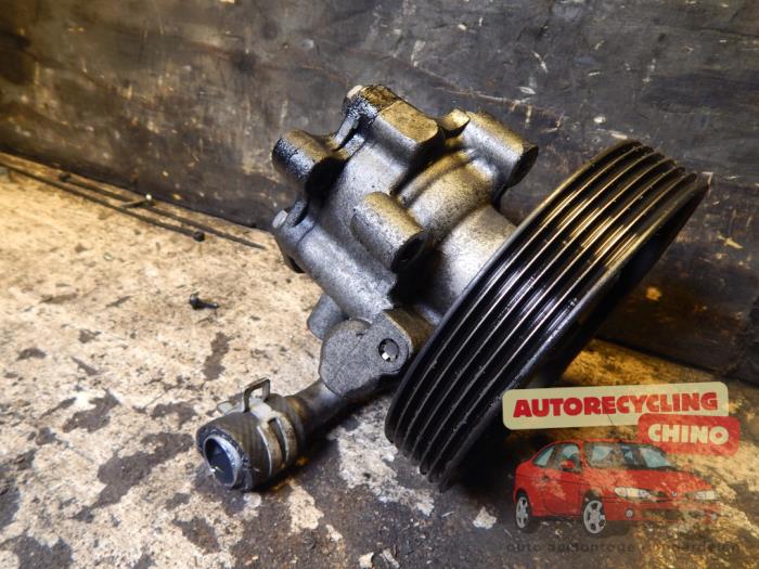Usagé Pompe de direction Ford Fiesta 5 (JD/JH) 1.4 TDCi Prix € 35,00 Règlement à la marge proposé par Autorecycling Chino B.V.