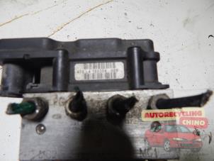 ABS-pump från en Renault Twingo (C06) 1.2 16V 2007