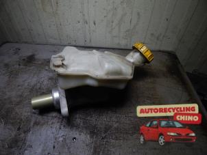 Używane Glówny cylinder hamulcowy Ford Fusion 1.4 16V Cena € 30,00 Procedura marży oferowane przez Autorecycling Chino B.V.