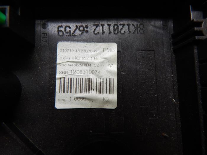 Boîte à fusibles d'un Skoda Superb Combi (3TAC/TAF) 2.0 TDI 16V 2012