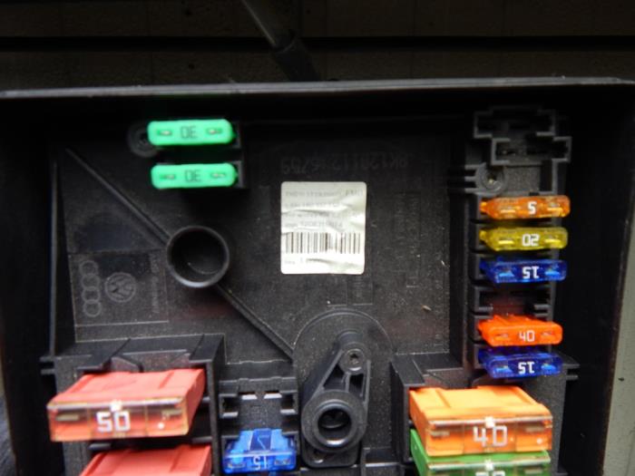 Boîte à fusibles d'un Skoda Superb Combi (3TAC/TAF) 2.0 TDI 16V 2012