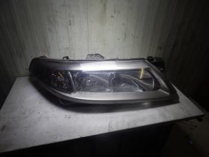 Used Headlight, right Renault Laguna II Grandtour (KG) 1.9 dCi 120 Price € 50,00 Margin scheme offered by Autorecycling Bart