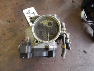 Usados Cuerpo de válvula de mariposa Fiat Stilo (192A/B) 1.6 16V 3-Drs. Precio € 35,00 Norma de margen ofrecido por Autorecycling Chino B.V.
