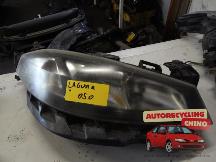 Używane Reflektor prawy Renault Laguna II (BG) 1.6 16V Cena € 50,00 Procedura marży oferowane przez Autorecycling Chino B.V.